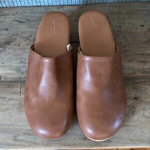 Target Universal Threads Brown Clogs Size 10